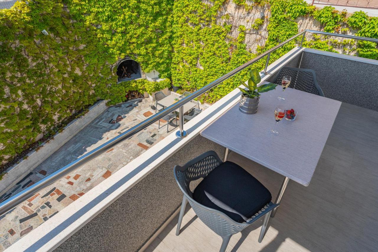 Apartmani Marko Omiš Exterior foto